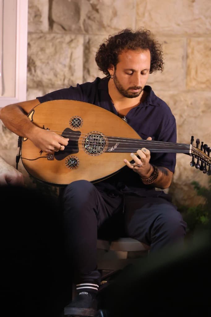 Tomer Nir playing oud